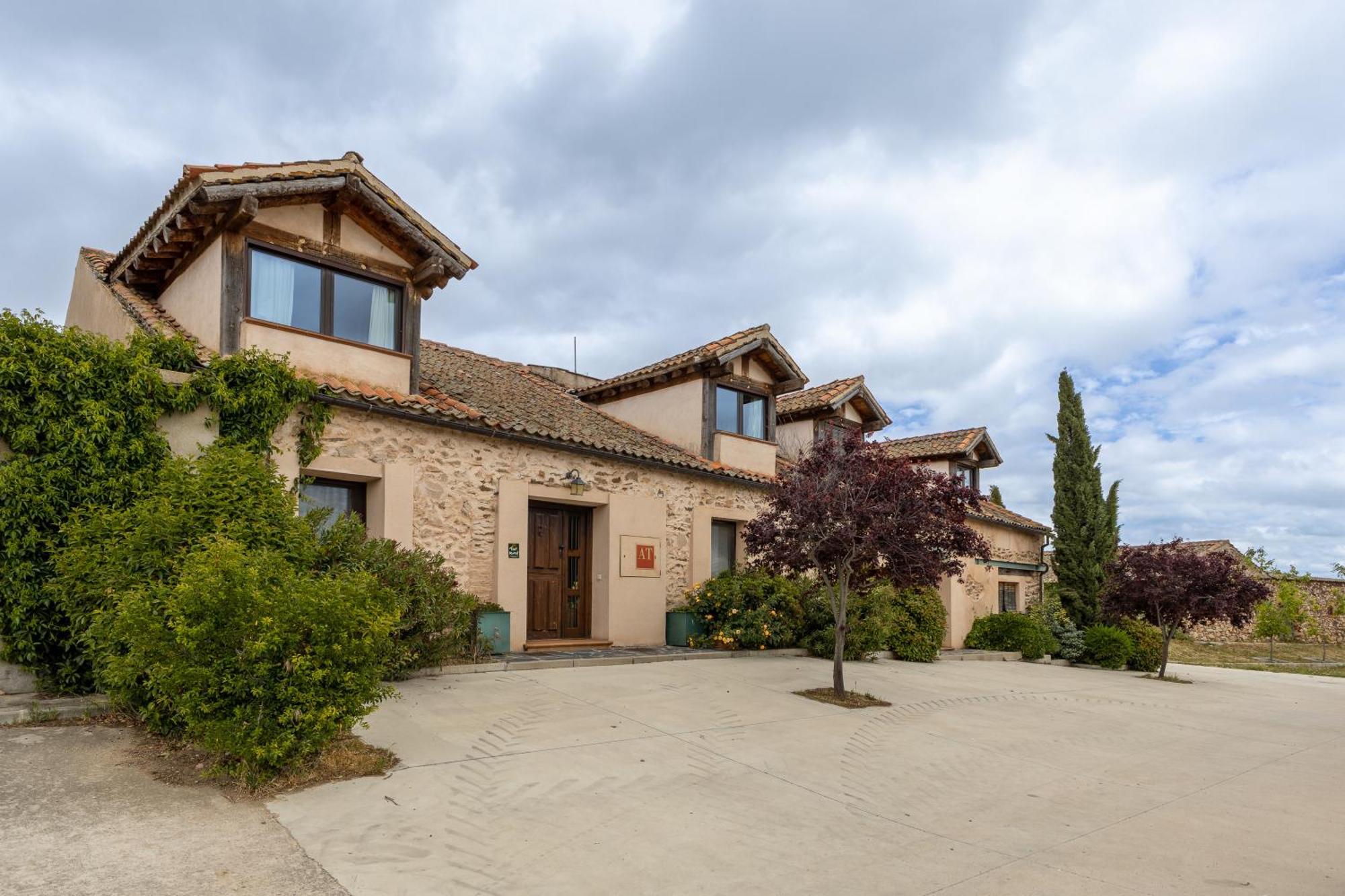 La Casona Y Casitas De Tabladillo Villa Santa Maria la Real de Nieva ภายนอก รูปภาพ